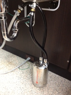 ���T�����̃V�����v�[��̓΃E�H�[�^�[���g�p���Ă��܂��B